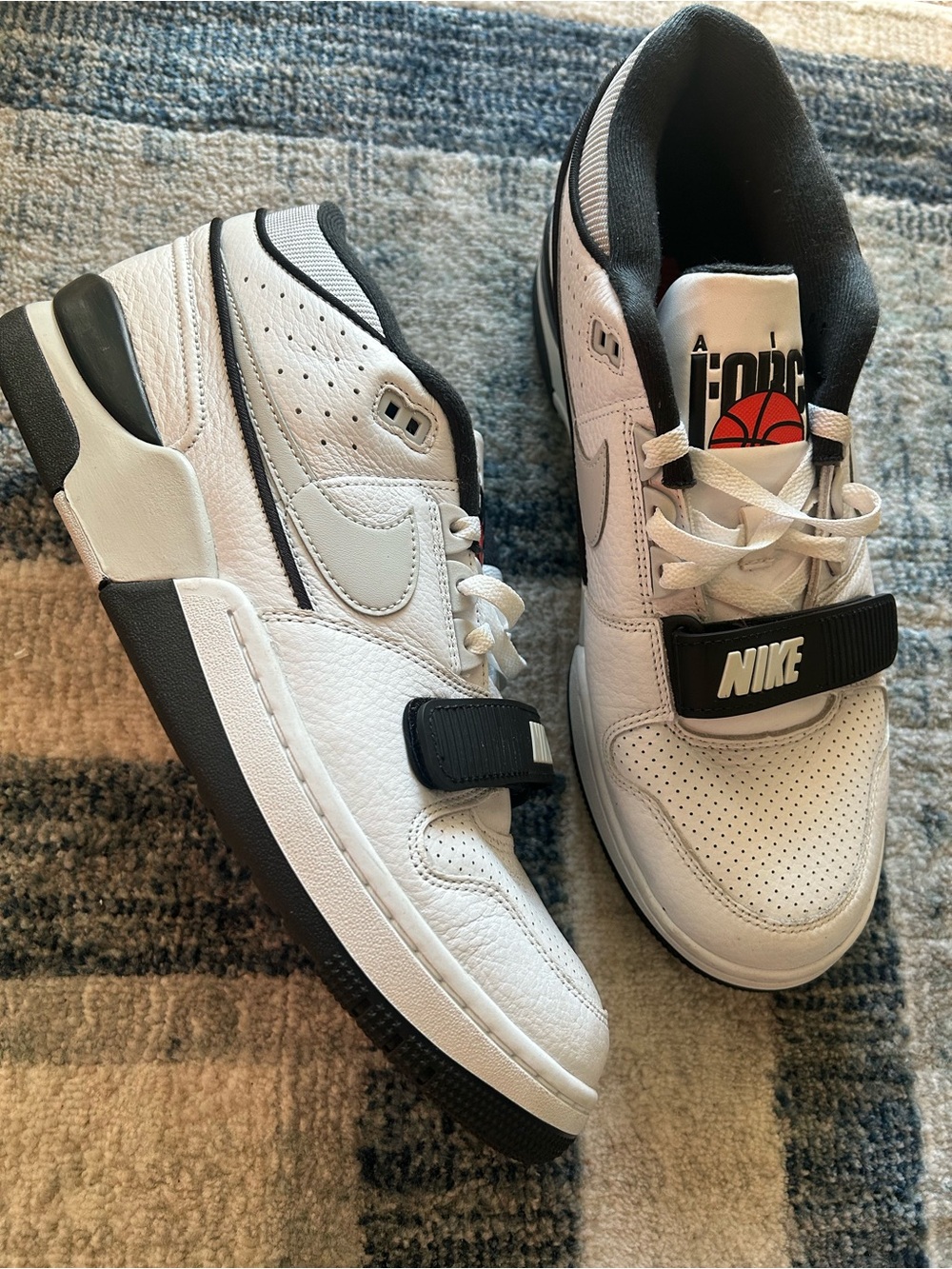 Nike Men’s White & Black Low-Top Sneakers with Strap